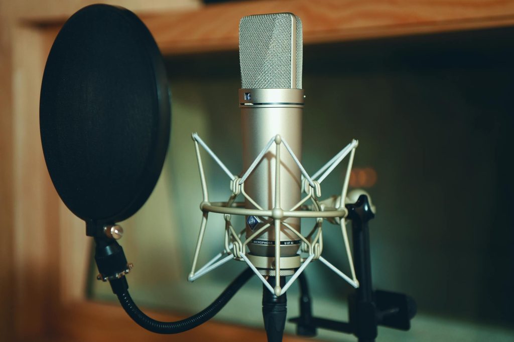 Podcast marketing : lancer et promouvoir son podcast en 2026