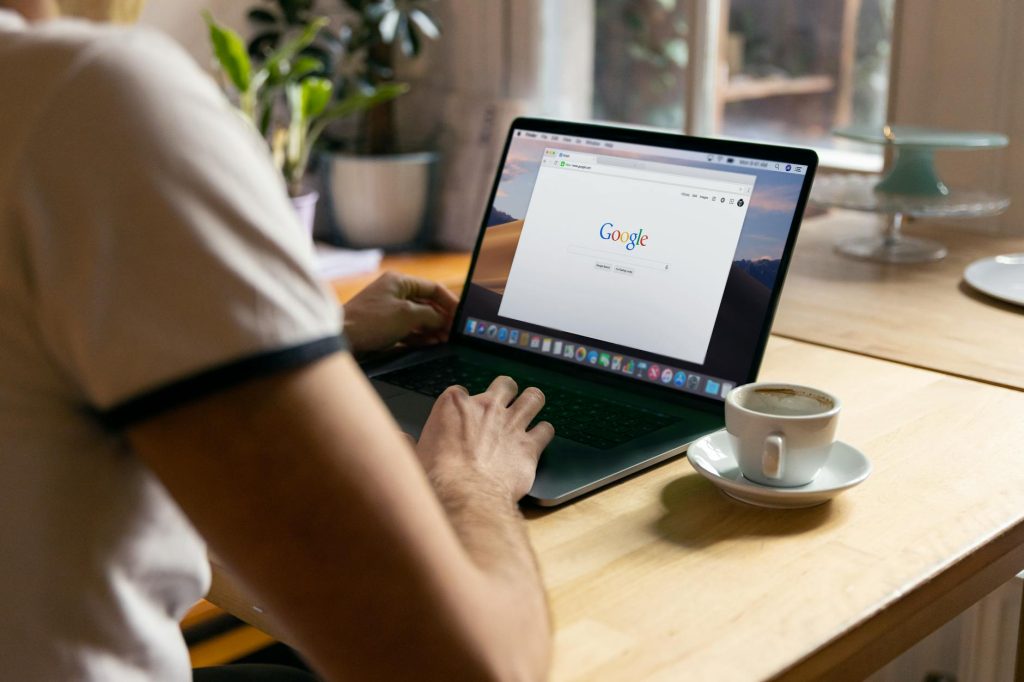 YouTube SEO : comment bien référencer ses vidéos en 2026